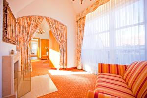 Ein Bett oder Betten in einem Zimmer der Unterkunft Hotel Krone OHG