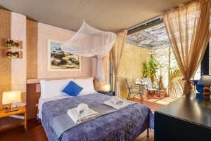 Posteľ alebo postele v izbe v ubytovaní Barbati Beach Art House