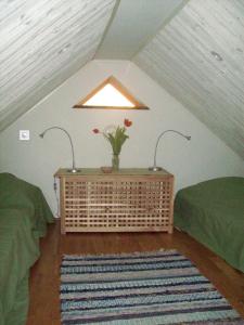Tempat tidur dalam kamar di Carlssons på Vik