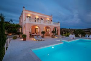 The swimming pool at or close to Villa Casa Del Sol Syros