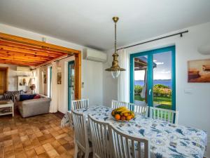 Posteľ alebo postele v izbe v ubytovaní Holiday Home Villa Bugenvila by Interhome