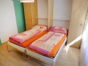 Un ou plusieurs lits dans un hébergement de l'établissement Apartment Sportina by Interhome