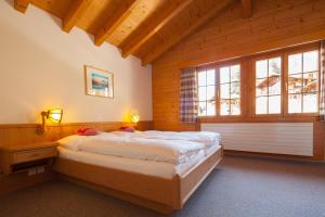 Giường trong phòng chung tại Alpenhof
