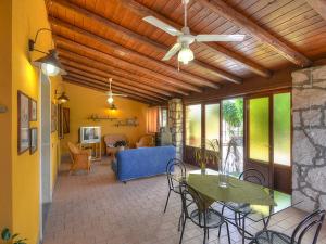 Dining area sa villa