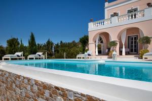 The swimming pool at or close to Villa Casa Del Sol Syros