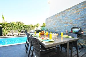 Πισίνα στο ή κοντά στο Villa Waikiki by Algarve Vacation