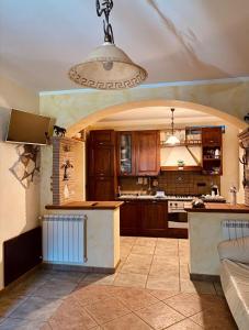 a kitchen with a large island in a room at Relax, mare, natura e cavalli Giuliano di Roma in Giuliano di Roma