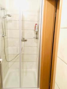 Koupelna v ubytování No2 TOP Apartment4YOU - 3 Zimmer, 1-6 Pers, Saarbrücken - Jägersfreude Saarbruecken + 26 fotografií