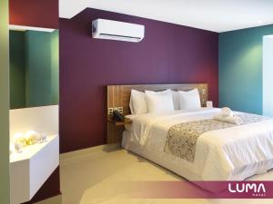 Kama o mga kama sa kuwarto sa Hotel Luma by Kavia