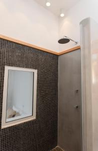 Kúpeľňa v ubytovaní Theasis Suites