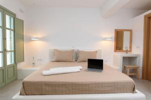 Posteľ alebo postele v izbe v ubytovaní Theasis Suites
