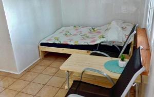 Łabędź I Domki nad jeziorem客房内的一张或多张床位