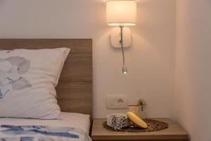 Posteľ alebo postele v izbe v ubytovaní Apartmani Irena&Miro Brela