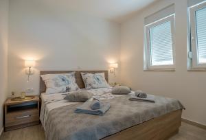 Posteľ alebo postele v izbe v ubytovaní Apartmani Irena&Miro Brela