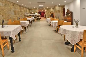 Gandarela Turismo Rural餐厅或其他用餐的地方