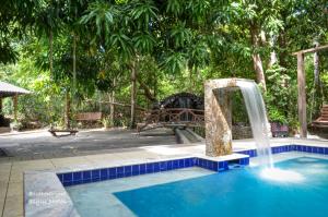 Oca Tocarijus Eco Resort tesisinde veya buraya yakın yüzme havuzu