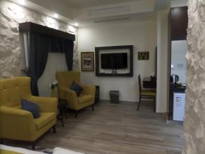TV a/nebo společenská místnost v ubytování Mount Nebo Hotel & Restaurant Madaba City Center