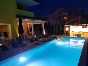 Kolam renang di atau dekat dengan Villa Gaya with XXL heated pool +84 gambar