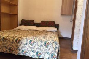Ein Bett oder Betten in einem Zimmer der Unterkunft Nel set di piccolo mondo antico Villa Viola
