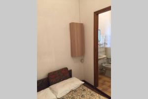 Ein Bett oder Betten in einem Zimmer der Unterkunft Nel set di piccolo mondo antico Villa Viola