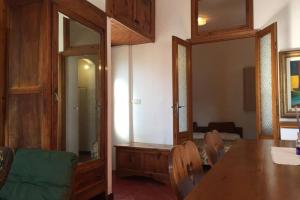 Ein Sitzbereich in der Unterkunft Nel set di piccolo mondo antico Villa Viola