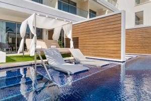 Bazén v ubytování Planet Hollywood Cancun, An Autograph Collection All-Inclusive Resort nebo v jeho okolí