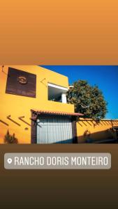 a yellow building with a sign that reads raminota doth morro at Rancho da Doris in Barra de São Miguel