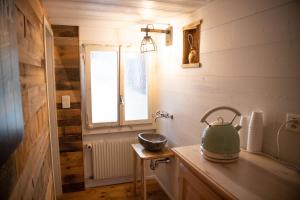 A kitchen or kitchenette at Hotel Gerig