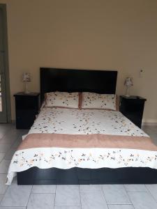 A bed or beds in a room at CAsA ARTIGAS 5684