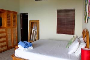 Tempat tidur dalam kamar di Kayu Hotel