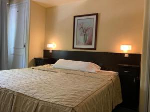 Cama ou camas em um quarto em Palace Hotel Mendoza mais 31 fotos