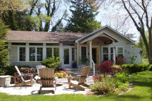 Afbeelding uit fotogalerij van Happy Thoughts Cottage in New Buffalo