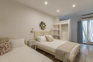 A bed or beds in a room at Naxos Enjoy Apartments