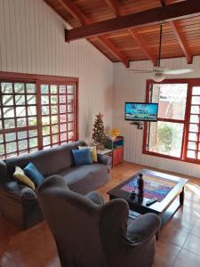 a living room with a couch and a coffee table at La Manuela in Piriápolis