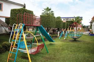 a playground with a slide in a yard at Hotel San Carlos Yautepec in Yautepec de Zaragoza
