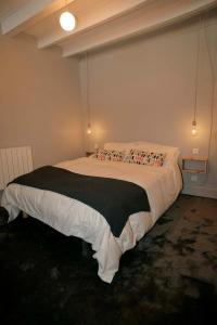 a bedroom with a large bed in a room at Le Caribou d'Eva in Portbail