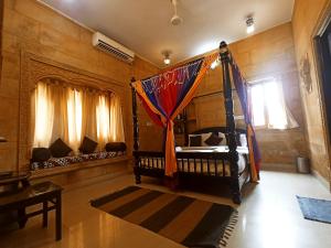 Postel nebo postele na pokoji v ubytování Hotel Royal Haveli