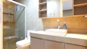 a bathroom with a sink and a toilet and a shower at Barra Bali Apartamento 06 - Paraíso à Beira Mar in Barra de São Miguel