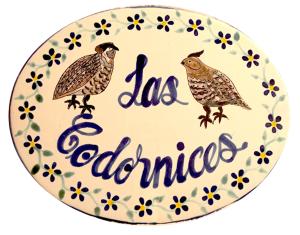 deux oiseaux sur une plaque portant les mots las december dans l'établissement Hotel Antiguo Vapor Categoría Especial, à Guanajuato