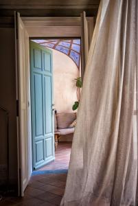 an open door with a curtain in a room at Lapieve in Scalenghe