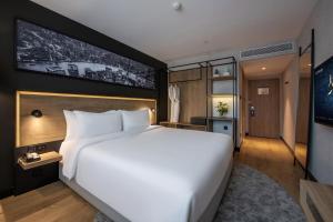 Postel nebo postele na pokoji v ubytování Park Inn by Radisson Shanghai Huanqiugang