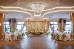 Restaurace v ubytování Etno Naselje Vrdnička kula + 37 fotografií