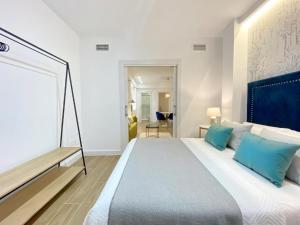 A bed or beds in a room at iloftmalaga Alameda de Capuchinos II