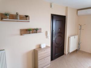 a hallway with a black door in a room at Bella Casa in Nea Peramos