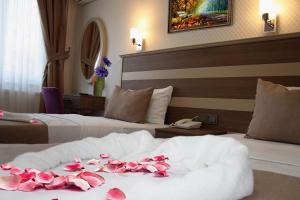 A bed or beds in a room at Sembol Hotel