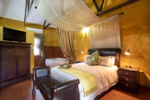 Säng eller sängar i ett rum på Bluegum Country Lodge
