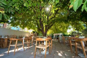 A restaurant or other place to eat at Domaine Gaogaia