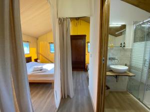 Ein Badezimmer in der Unterkunft Glamping Tenuta San Pierino Agriturismo