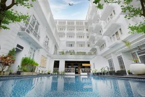an image of the courtyard of a hotel with a swimming pool at Royal Darmo Malioboro in Yogyakarta