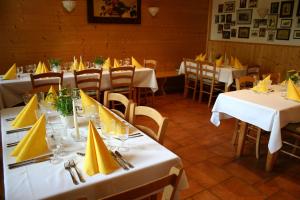 Restorāns vai citas vietas, kur ieturēt maltīti, naktsmītnē Beim Huber in Linden